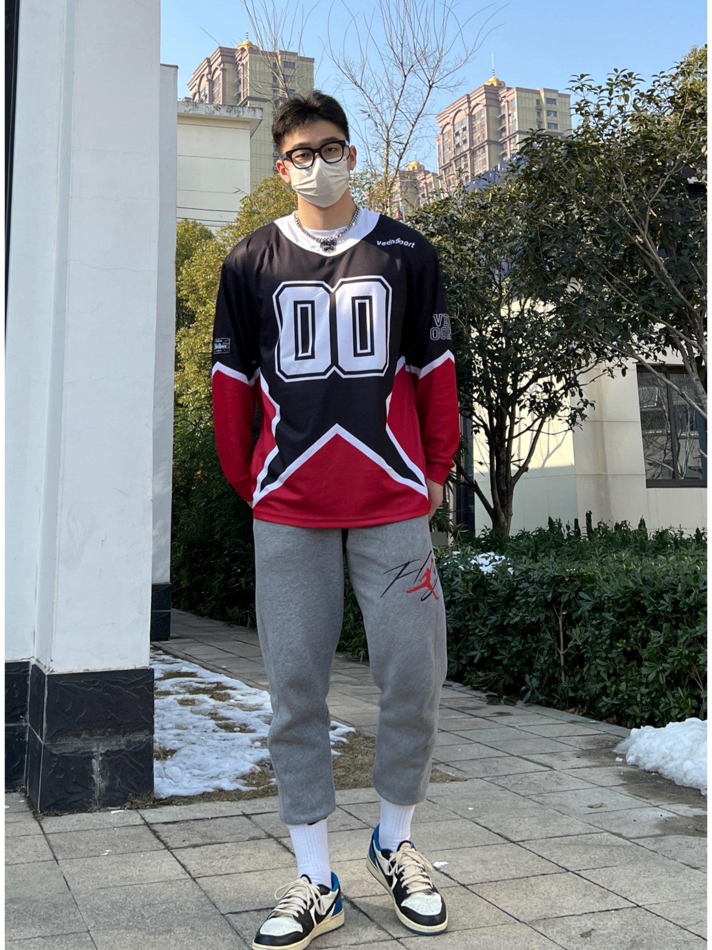 时尚篮球风！赛场球员穿搭大赏的简单介绍